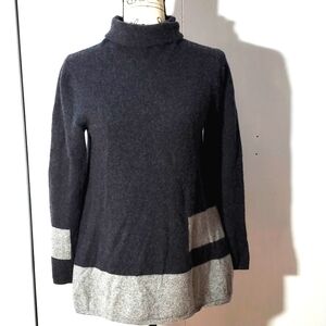 Krimsom & Klover - Womens Black/Gray Color Block wool/ Cashmere sweater Sz.M
